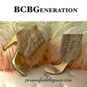 BCBGeneration Maemo Eggshell Sueded Open Toe Heels Size 11M